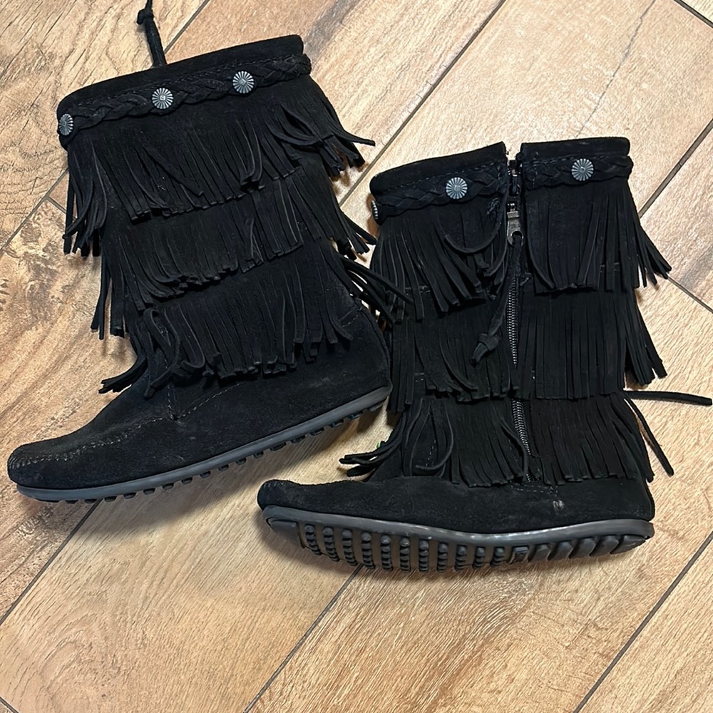 Girls Minnetonka Moccasins
